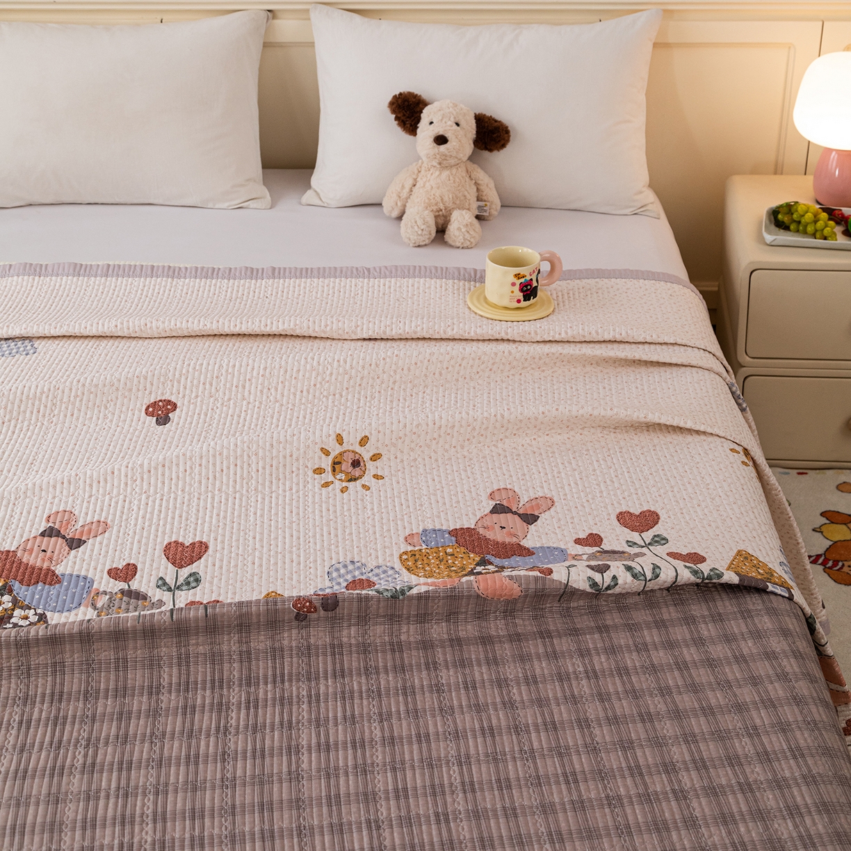 91家纺网 家纺一手货源 找家纺 源舜家纺 2026新款天丝莫代尔大版凉感床盖 快乐周末