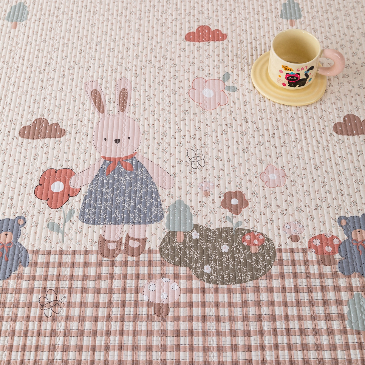 91家纺网 家纺一手货源 找家纺 源舜家纺 2026新款天丝莫代尔大版凉感床盖 抱抱兔