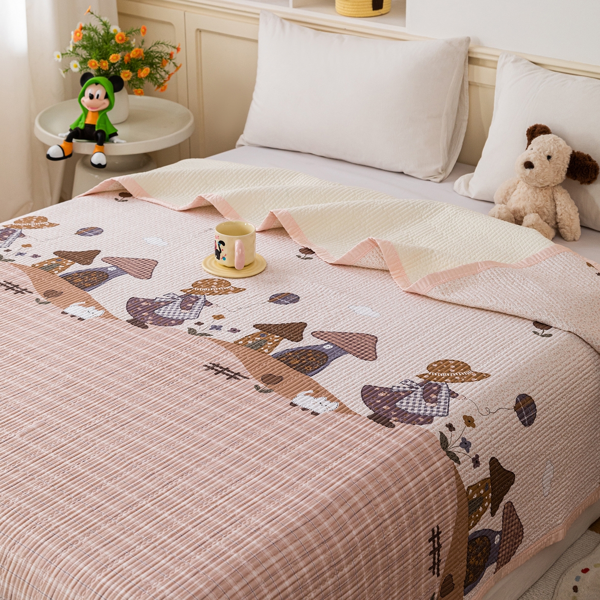 91家纺网 家纺一手货源 找家纺 源舜家纺 2026新款天丝莫代尔大版凉感床盖 蘑菇女孩