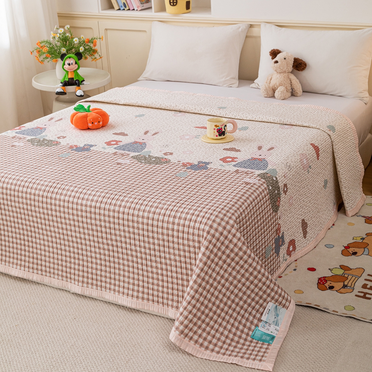 91家纺网 家纺一手货源 找家纺 源舜家纺 2026新款天丝莫代尔大版凉感床盖 抱抱兔