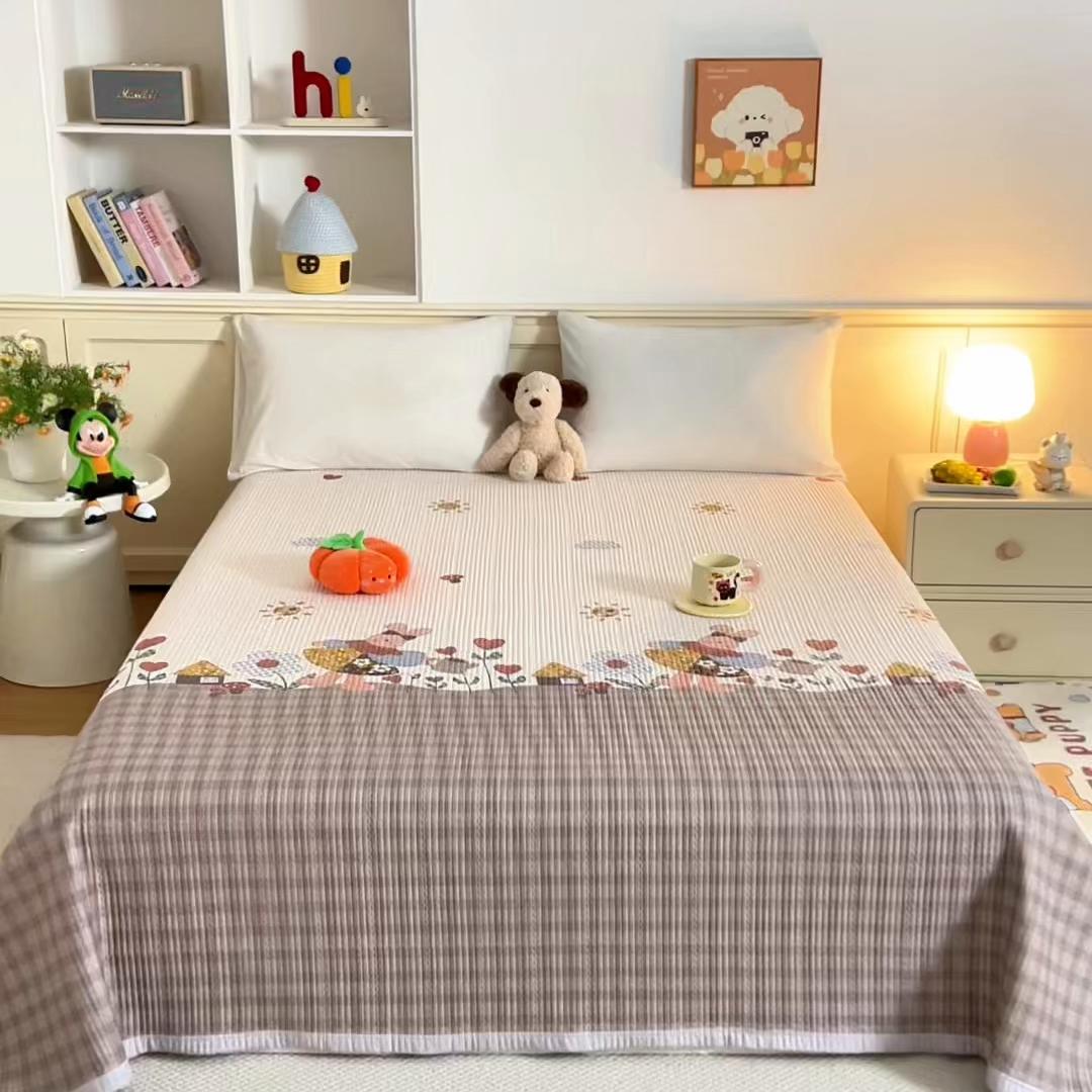 91家纺网 家纺一手货源 找家纺 源舜家纺 2026新款天丝莫代尔大版凉感床盖 快乐周末