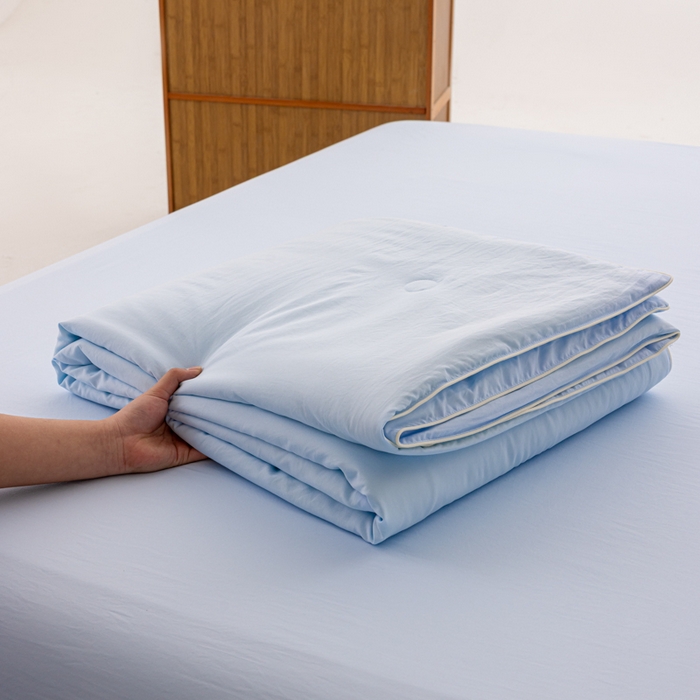 91家纺网 家纺一手货源 找家纺 迪梵家纺 2026新款A类无印风水洗棉格子纯色夏凉被大豆夏被空调被薄被（带买家秀） 海盐蓝