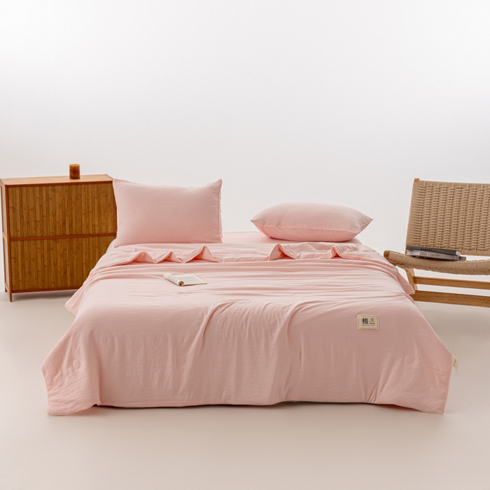 91家纺网 家纺一手货源 找家纺 迪梵家纺 2026新款A类无印风水洗棉格子纯色夏凉被大豆夏被空调被薄被（带买家秀） 奶油粉