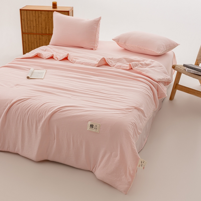 91家纺网 家纺一手货源 找家纺 迪梵家纺 2026新款A类无印风水洗棉格子纯色夏凉被大豆夏被空调被薄被（带买家秀） 奶油粉