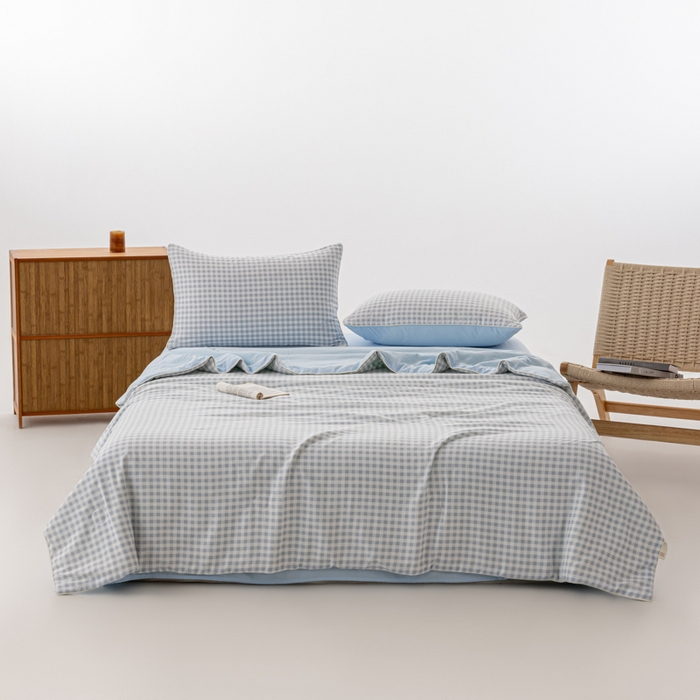 91家纺网 家纺一手货源 找家纺 迪梵家纺 2026新款A类无印风水洗棉格子纯色夏凉被大豆夏被空调被薄被（带买家秀） 浅蓝小格