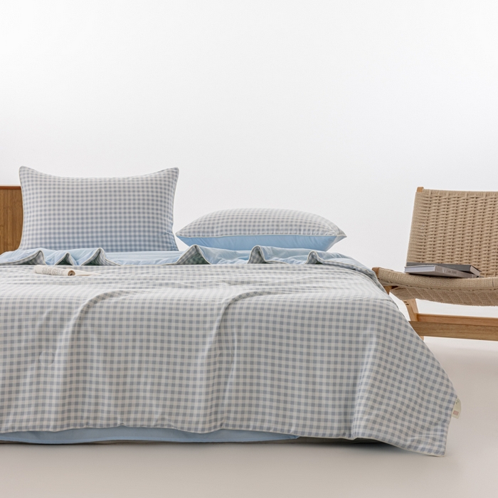 91家纺网 家纺一手货源 找家纺 迪梵家纺 2026新款A类无印风水洗棉格子纯色夏凉被大豆夏被空调被薄被（带买家秀） 浅蓝小格