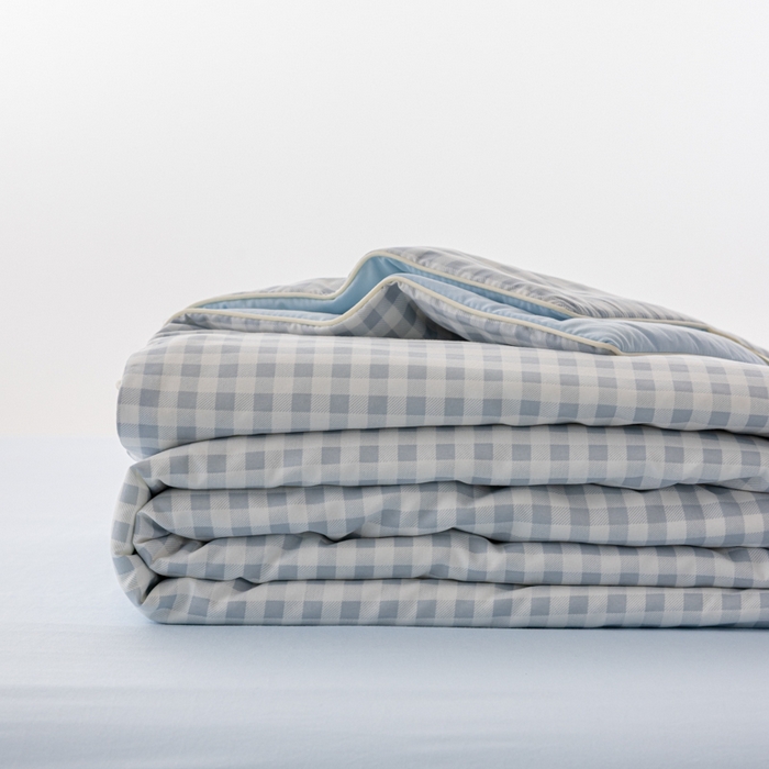 91家纺网 家纺一手货源 找家纺 迪梵家纺 2026新款A类无印风水洗棉格子纯色夏凉被大豆夏被空调被薄被（带买家秀） 浅蓝小格