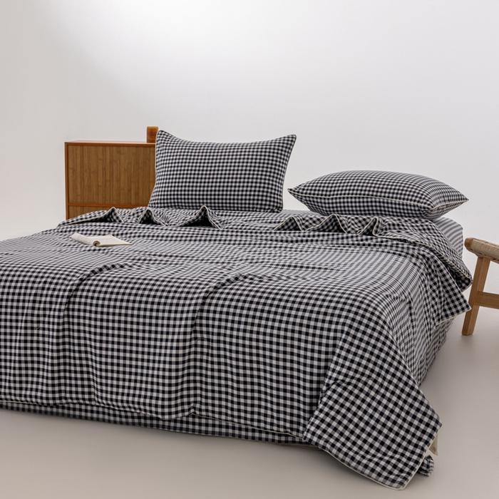 91家纺网 家纺一手货源 找家纺 迪梵家纺 2026新款A类无印风水洗棉格子纯色夏凉被大豆夏被空调被薄被（带买家秀） 黑小格