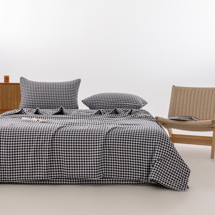 91家纺网 家纺一手货源 找家纺 迪梵家纺 2026新款A类无印风水洗棉格子纯色夏凉被大豆夏被空调被薄被（带买家秀） 黑小格