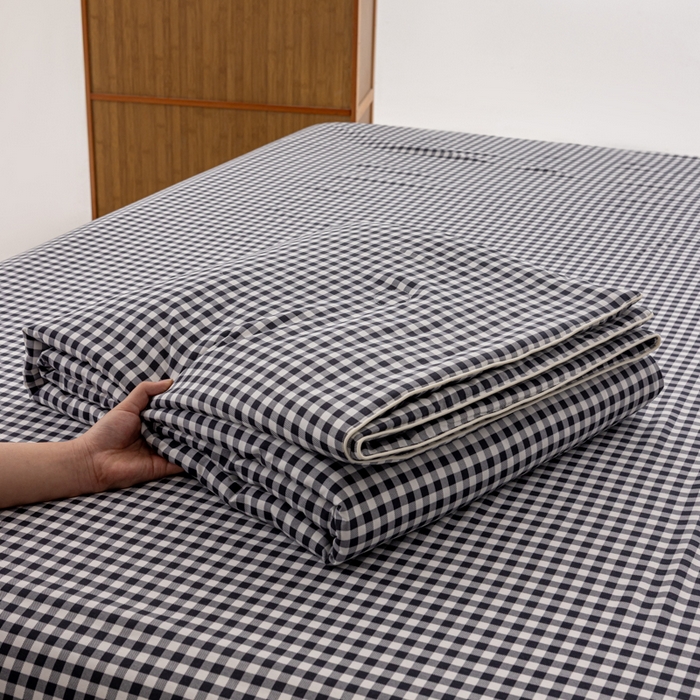 91家纺网 家纺一手货源 找家纺 迪梵家纺 2026新款A类无印风水洗棉格子纯色夏凉被大豆夏被空调被薄被（带买家秀） 黑小格