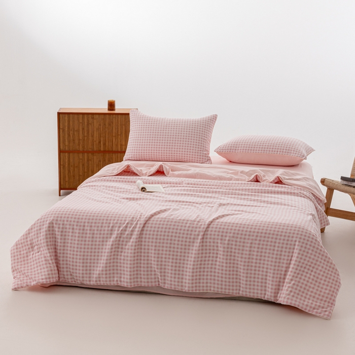 91家纺网 家纺一手货源 找家纺 迪梵家纺 2026新款A类无印风水洗棉格子纯色夏凉被大豆夏被空调被薄被（带买家秀） 红小格