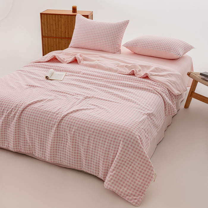 91家纺网 家纺一手货源 找家纺 迪梵家纺 2026新款A类无印风水洗棉格子纯色夏凉被大豆夏被空调被薄被（带买家秀） 红小格