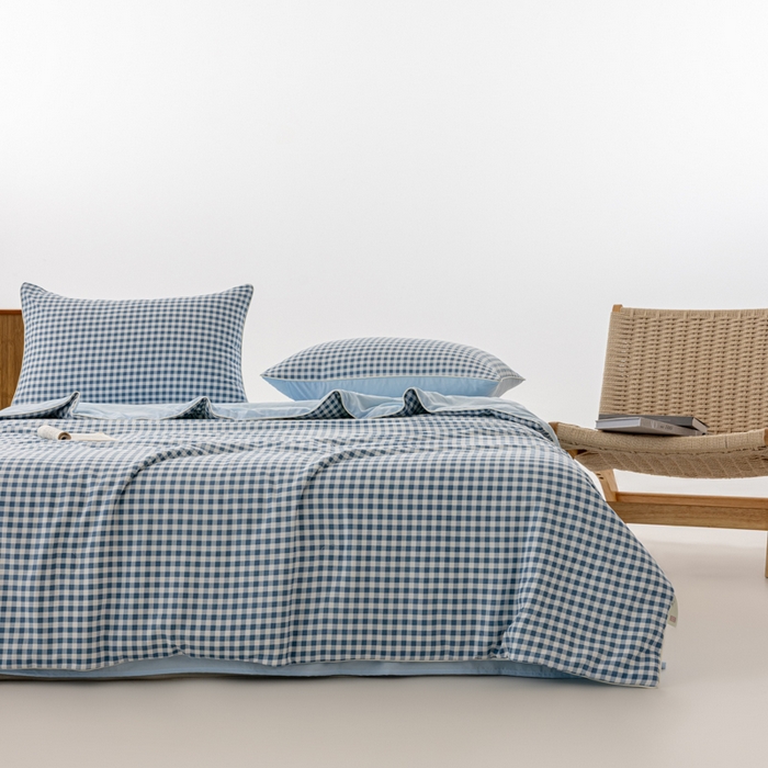 91家纺网 家纺一手货源 找家纺 迪梵家纺 2026新款A类无印风水洗棉格子纯色夏凉被大豆夏被空调被薄被（带买家秀） 蓝小格