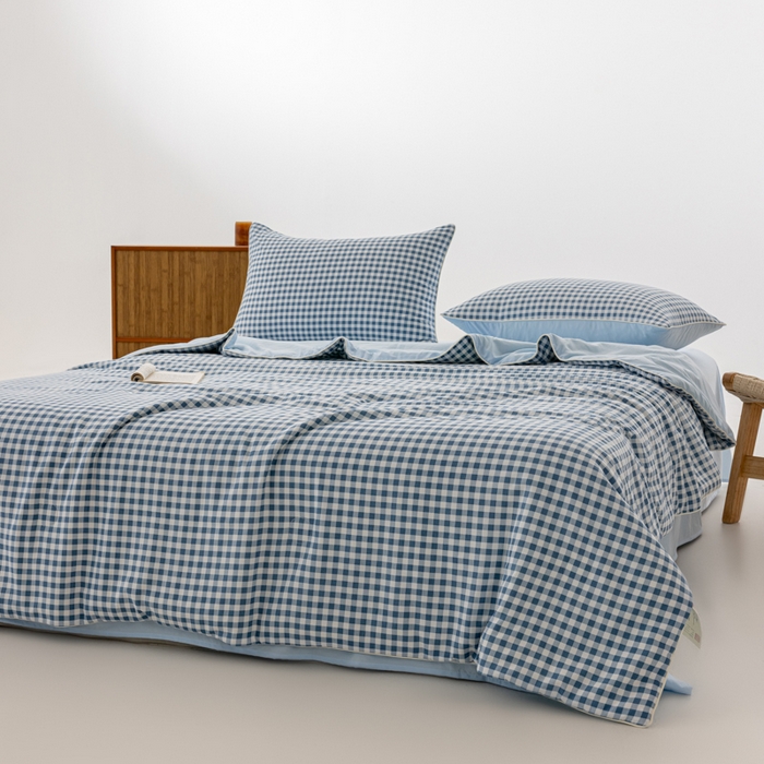 91家纺网 家纺一手货源 找家纺 迪梵家纺 2026新款A类无印风水洗棉格子纯色夏凉被大豆夏被空调被薄被（带买家秀） 蓝小格