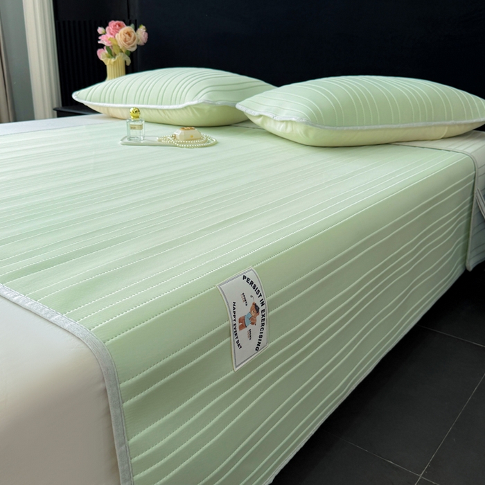 91家纺网 家纺一手货源 找家纺 麋兔 2026新款纯色朵朵小熊冰蚕丝软席 云海绿