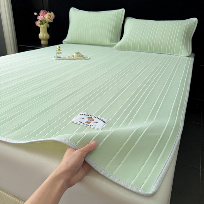 91家纺网 家纺一手货源 找家纺 麋兔 2026新款纯色朵朵小熊冰蚕丝软席 云海绿