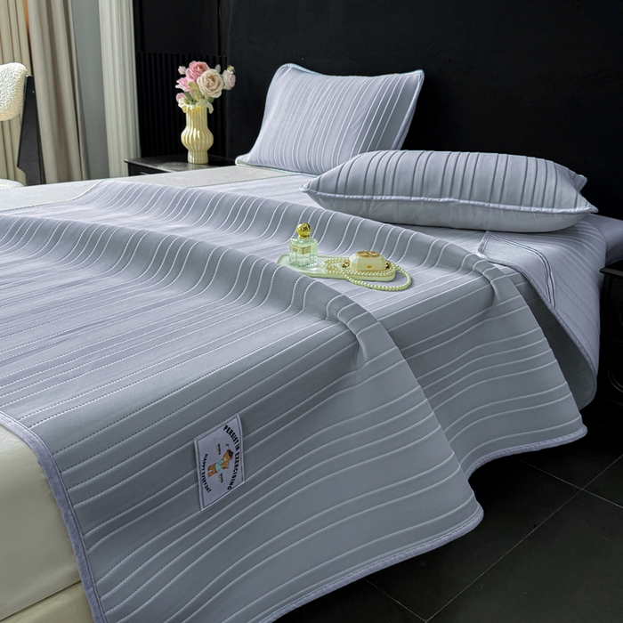 91家纺网 家纺一手货源 找家纺 麋兔 2026新款纯色朵朵小熊冰蚕丝软席 芦灰