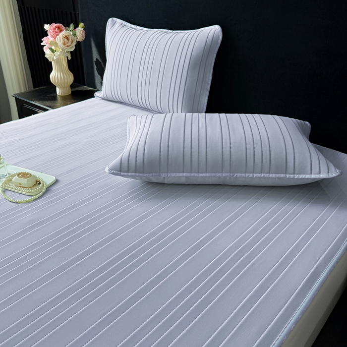 91家纺网 家纺一手货源 找家纺 麋兔 2026新款纯色朵朵小熊冰蚕丝软席 芦灰