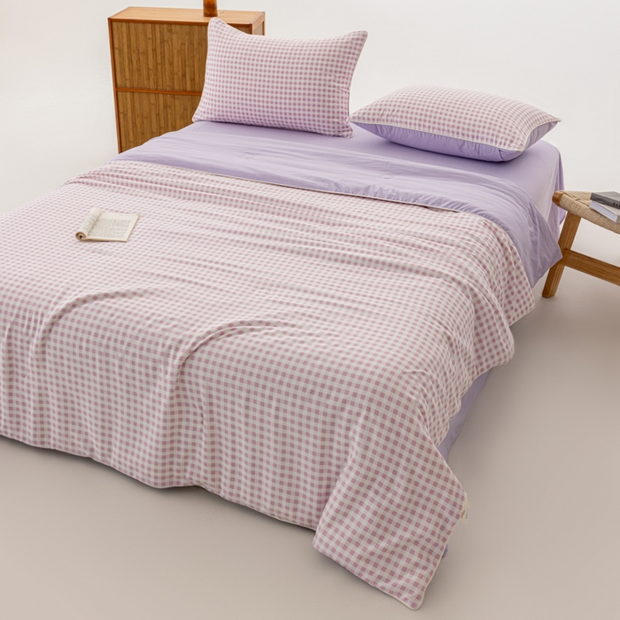 91家纺网 家纺一手货源 找家纺 迪梵家纺 2026新款A类无印风水洗棉格子纯色夏凉被大豆夏被空调被薄被（带买家秀） 紫小格