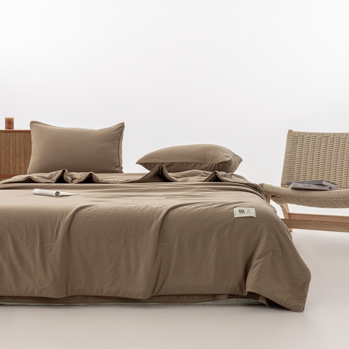 91家纺网 家纺一手货源 找家纺 迪梵家纺 2026新款A类无印风水洗棉格子纯色夏凉被大豆夏被空调被薄被（带买家秀） 焦糖棕