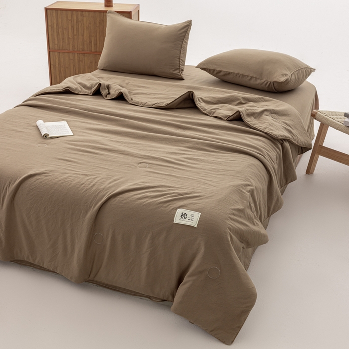 91家纺网 家纺一手货源 找家纺 迪梵家纺 2026新款A类无印风水洗棉格子纯色夏凉被大豆夏被空调被薄被（带买家秀） 焦糖棕