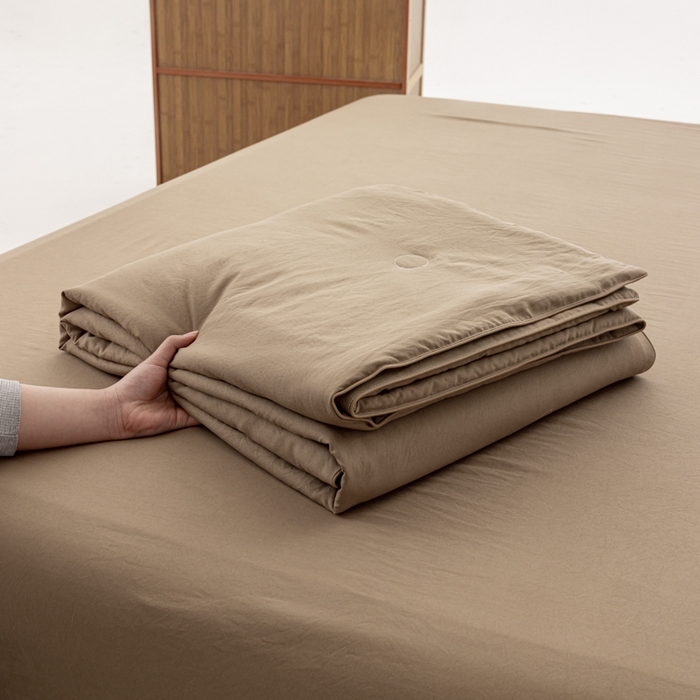 91家纺网 家纺一手货源 找家纺 迪梵家纺 2026新款A类无印风水洗棉格子纯色夏凉被大豆夏被空调被薄被（带买家秀） 焦糖棕