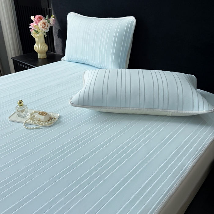 91家纺网 家纺一手货源 找家纺 麋兔 2026新款纯色朵朵小熊冰蚕丝软席 浅兰