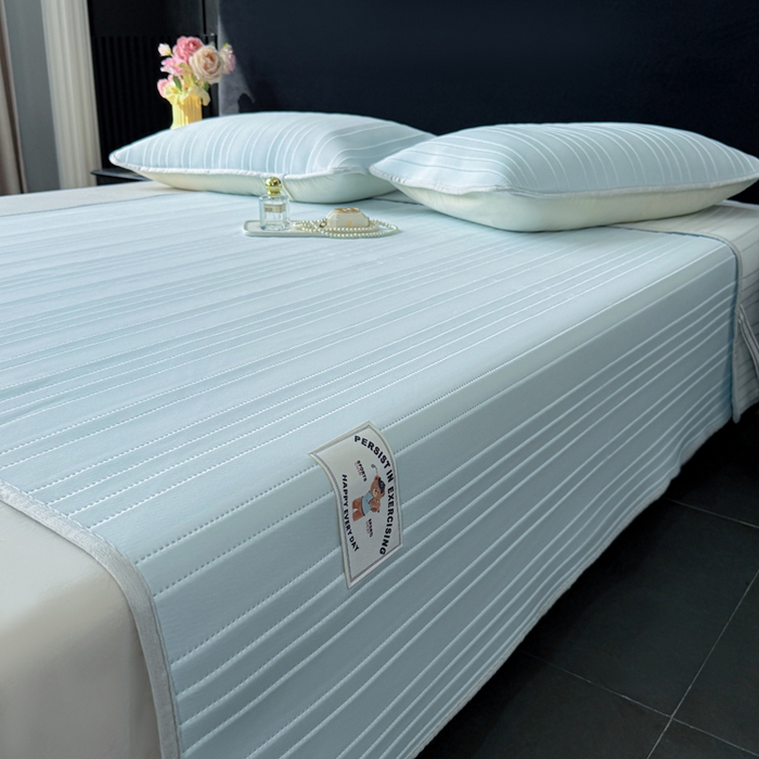 91家纺网 家纺一手货源 找家纺 麋兔 2026新款纯色朵朵小熊冰蚕丝软席 浅兰