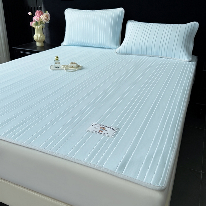 91家纺网 家纺一手货源 找家纺 麋兔 2026新款纯色朵朵小熊冰蚕丝软席 浅兰