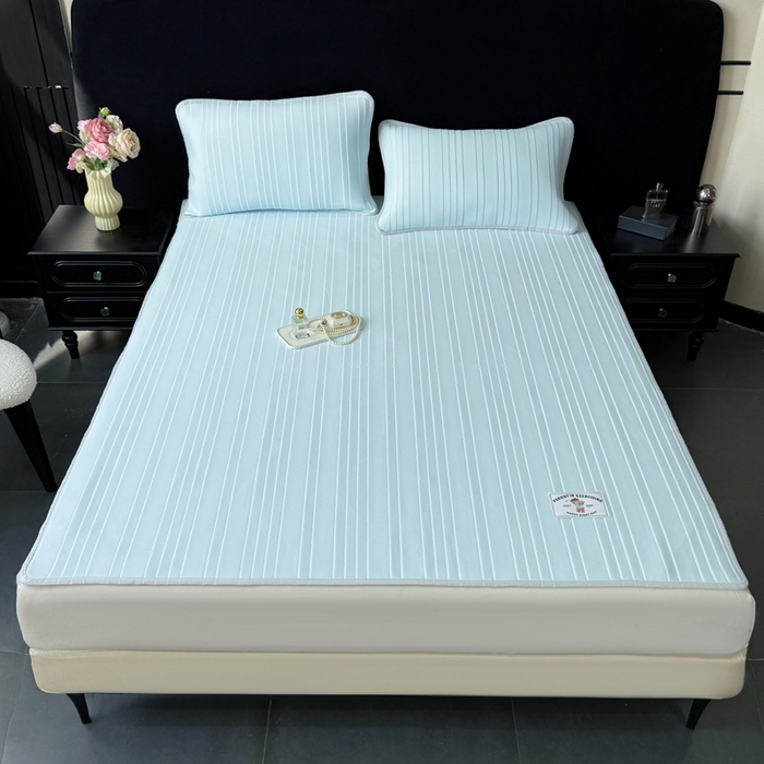 91家纺网 家纺一手货源 找家纺 麋兔 2026新款纯色朵朵小熊冰蚕丝软席 浅兰