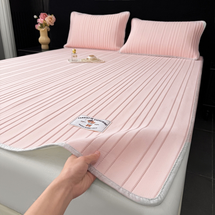 91家纺网 家纺一手货源 找家纺 麋兔 2026新款纯色朵朵小熊冰蚕丝软席 浅粉