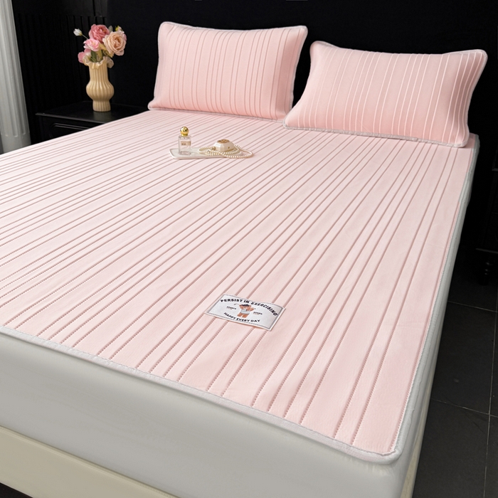 91家纺网 家纺一手货源 找家纺 麋兔 2026新款纯色朵朵小熊冰蚕丝软席 浅粉