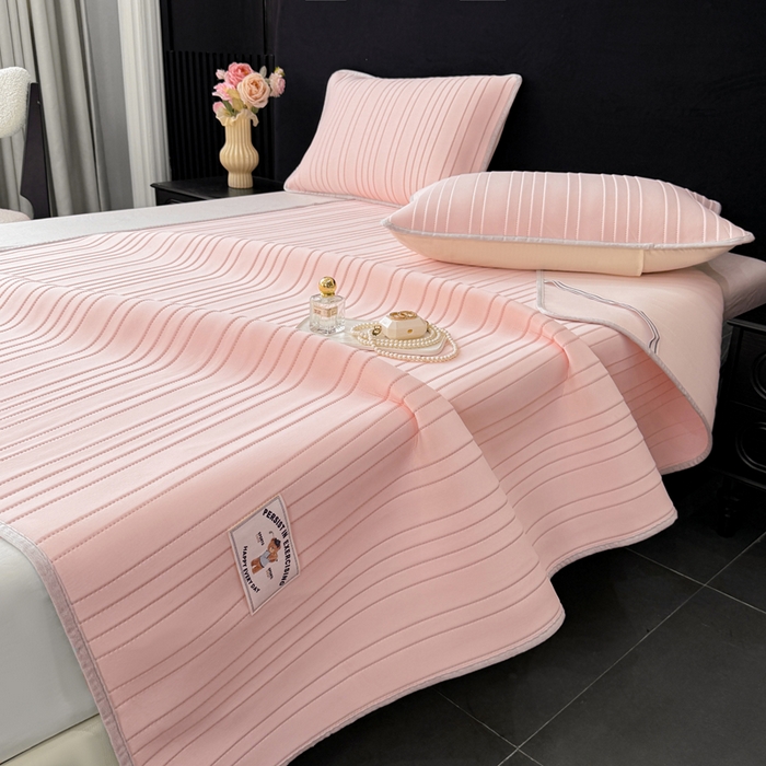 91家纺网 家纺一手货源 找家纺 麋兔 2026新款纯色朵朵小熊冰蚕丝软席 浅粉