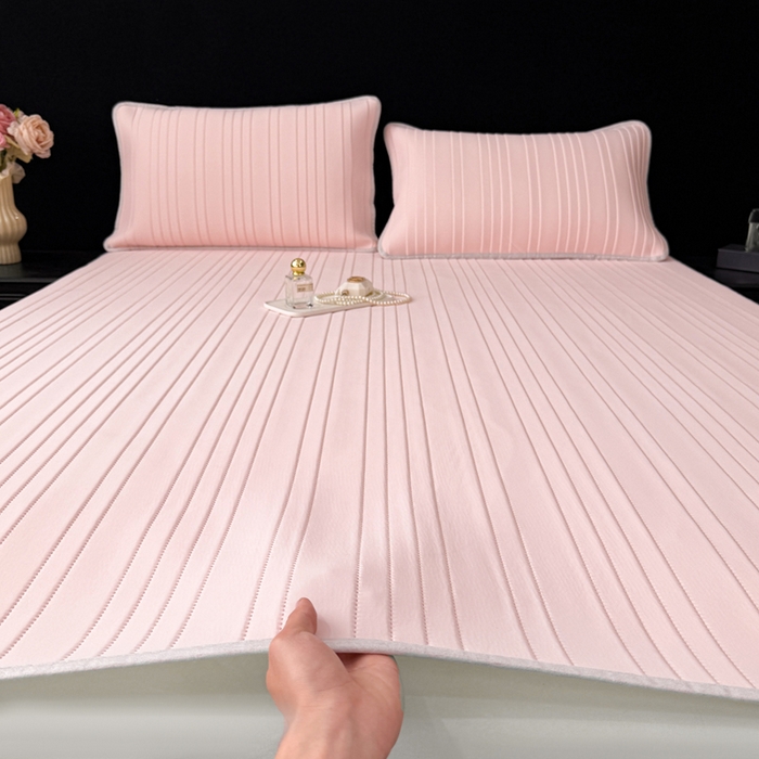 91家纺网 家纺一手货源 找家纺 麋兔 2026新款纯色朵朵小熊冰蚕丝软席 浅粉