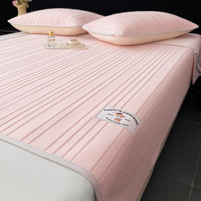 91家纺网 家纺一手货源 找家纺 麋兔 2026新款纯色朵朵小熊冰蚕丝软席 浅粉