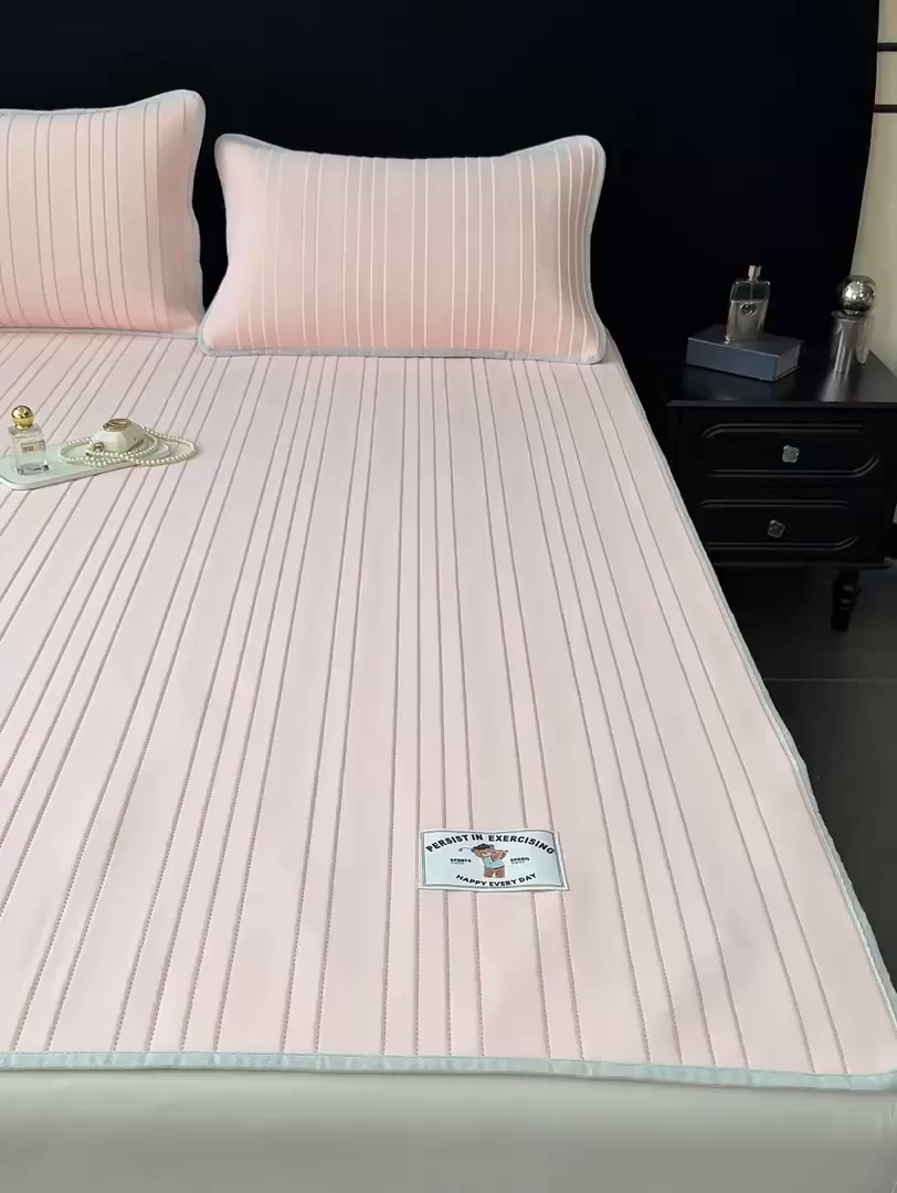 91家纺网 家纺一手货源 找家纺 麋兔 2026新款纯色朵朵小熊冰蚕丝软席 浅粉