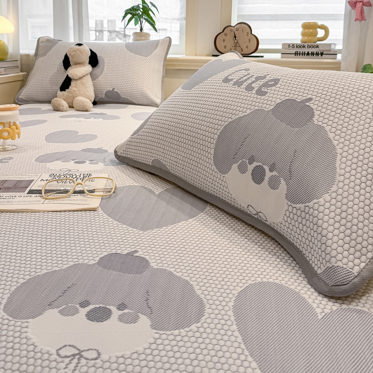 91家纺网 家纺一手货源 找家纺 眠势力 2026新款冰豆豆凉席三件套夏季冷感可机洗冰丝席软席子条席款 爱心狗-灰