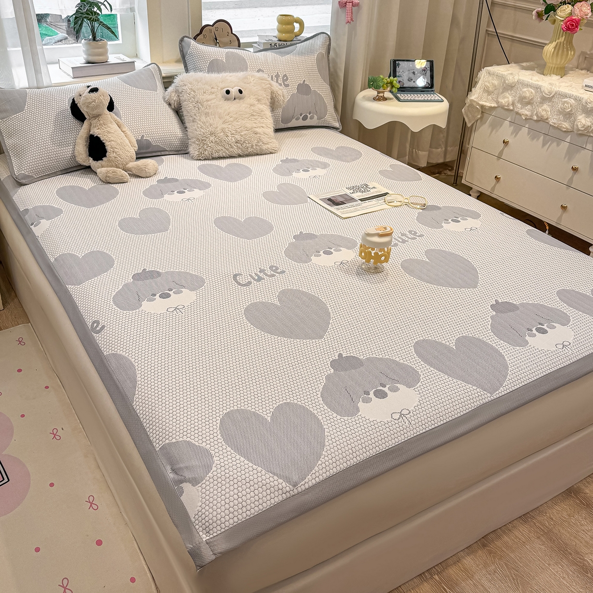 91家纺网 家纺一手货源 找家纺 眠势力 2026新款冰豆豆凉席三件套夏季冷感可机洗冰丝席软席子条席款 爱心狗-灰