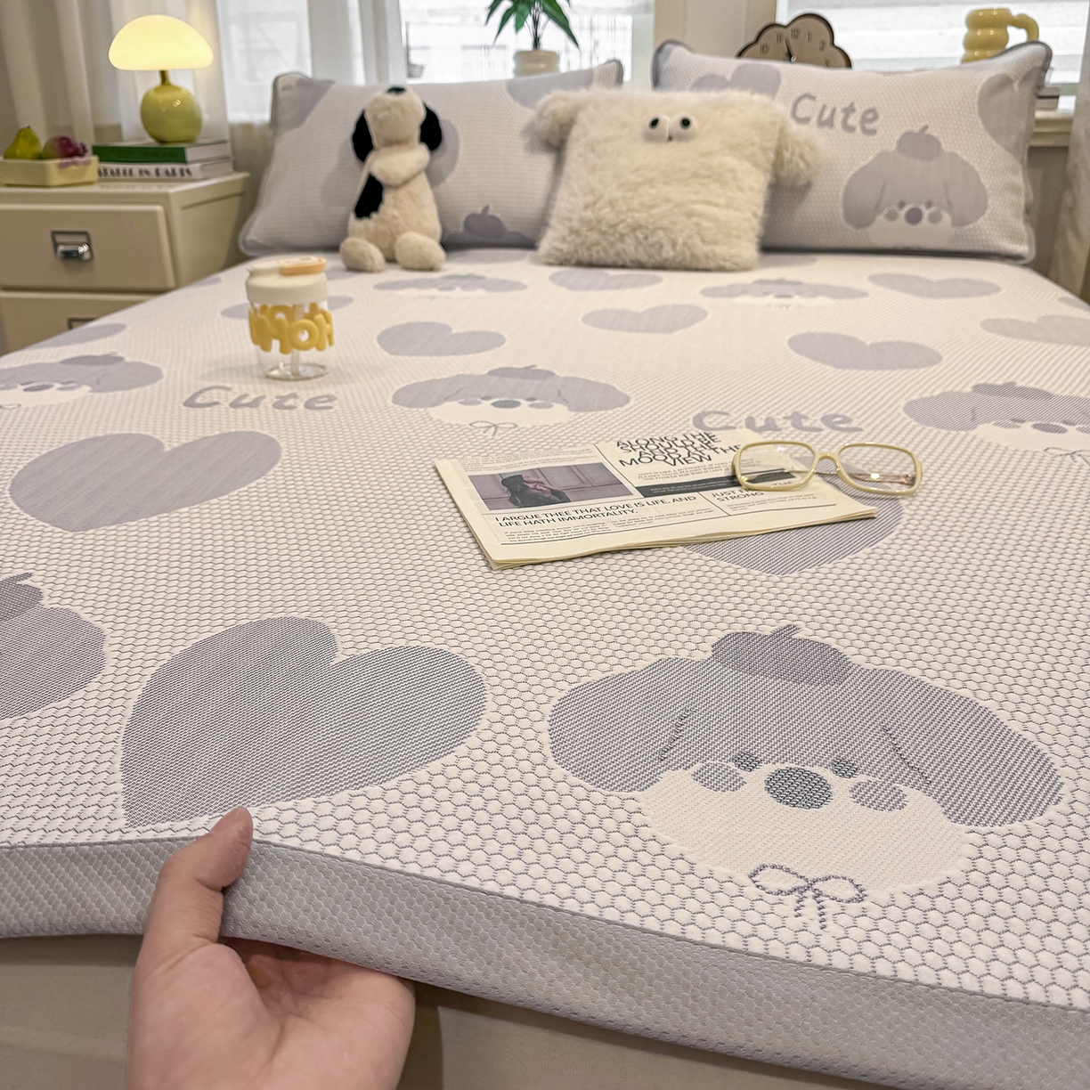 91家纺网 家纺一手货源 找家纺 眠势力 2026新款冰豆豆凉席三件套夏季冷感可机洗冰丝席软席子条席款 爱心狗-灰