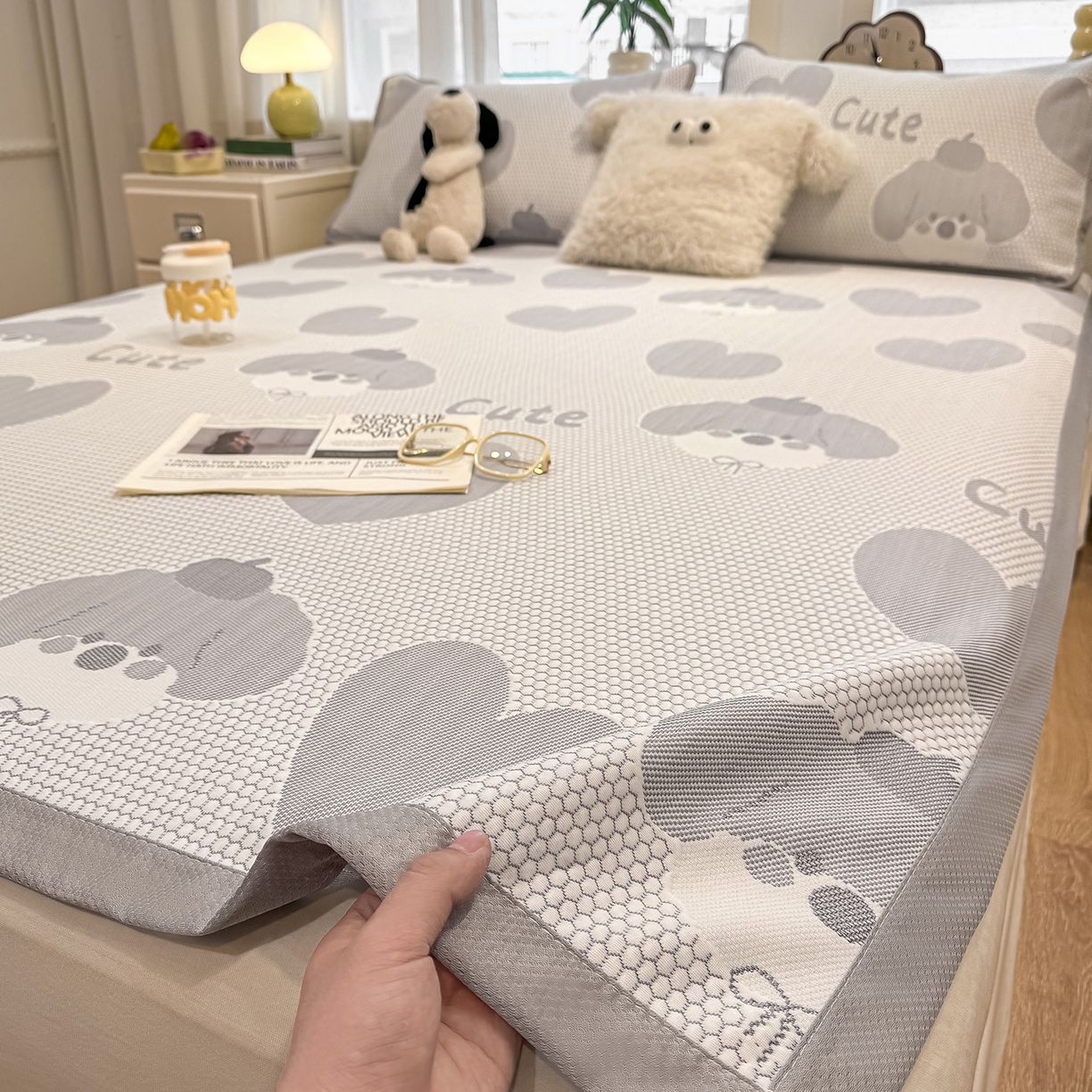 91家纺网 家纺一手货源 找家纺 眠势力 2026新款冰豆豆凉席三件套夏季冷感可机洗冰丝席软席子条席款 爱心狗-灰