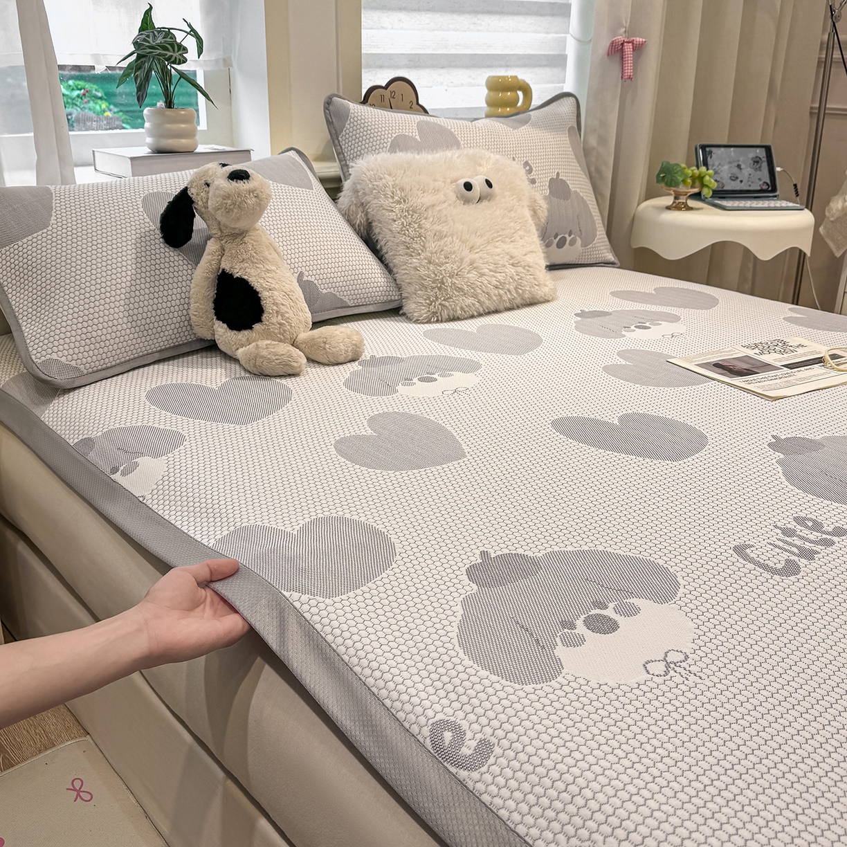 91家纺网 家纺一手货源 找家纺 眠势力 2026新款冰豆豆凉席三件套夏季冷感可机洗冰丝席软席子条席款 爱心狗-灰