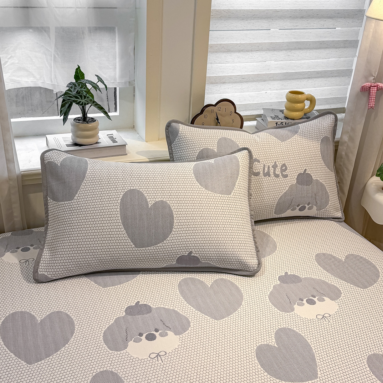 91家纺网 家纺一手货源 找家纺 眠势力 2026新款冰豆豆凉席三件套夏季冷感可机洗冰丝席软席子条席款 爱心狗-灰