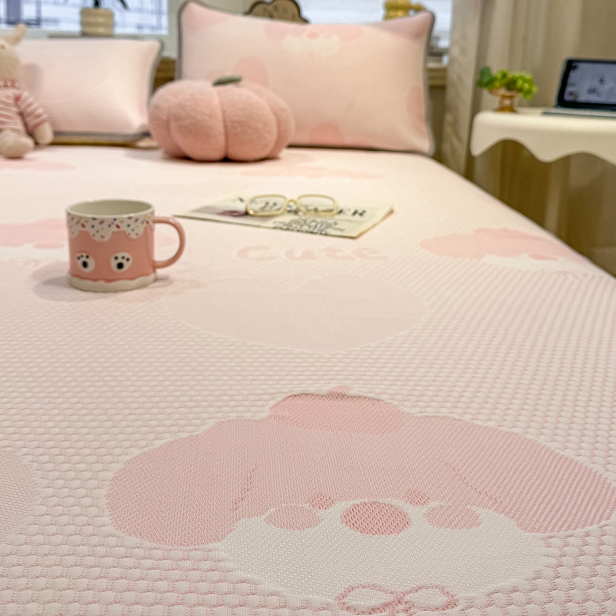 91家纺网 家纺一手货源 找家纺 眠势力 2026新款冰豆豆凉席三件套夏季冷感可机洗冰丝席软席子条席款 爱心狗-粉