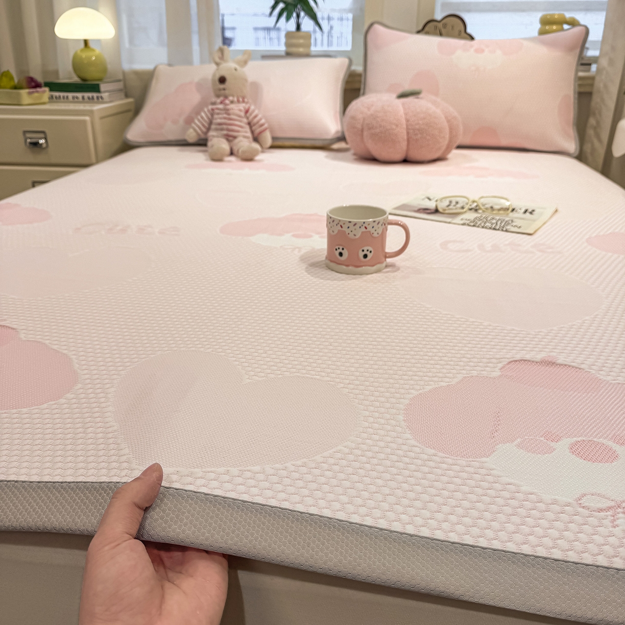 91家纺网 家纺一手货源 找家纺 眠势力 2026新款冰豆豆凉席三件套夏季冷感可机洗冰丝席软席子条席款 爱心狗-粉