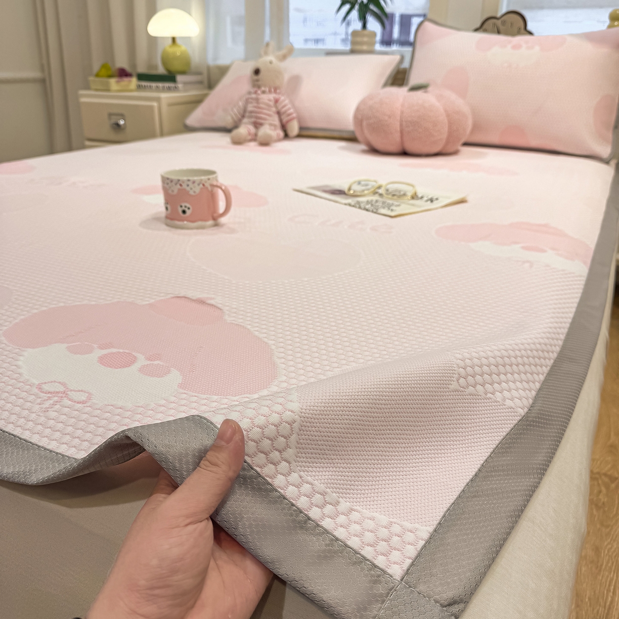 91家纺网 家纺一手货源 找家纺 眠势力 2026新款冰豆豆凉席三件套夏季冷感可机洗冰丝席软席子条席款 爱心狗-粉