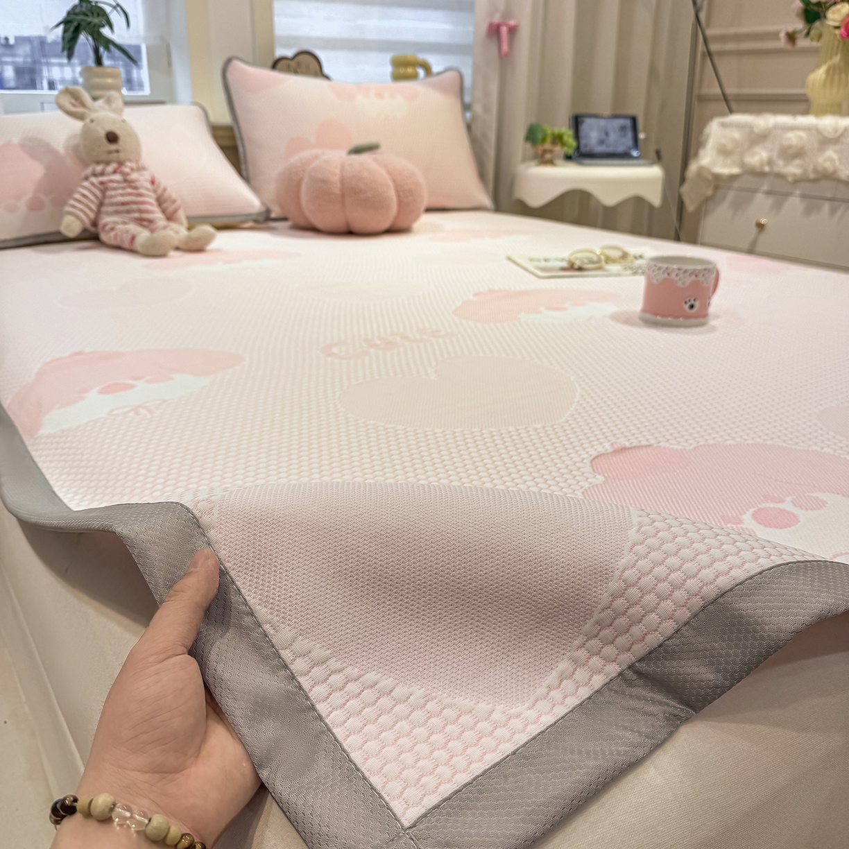 91家纺网 家纺一手货源 找家纺 眠势力 2026新款冰豆豆凉席三件套夏季冷感可机洗冰丝席软席子条席款 爱心狗-粉