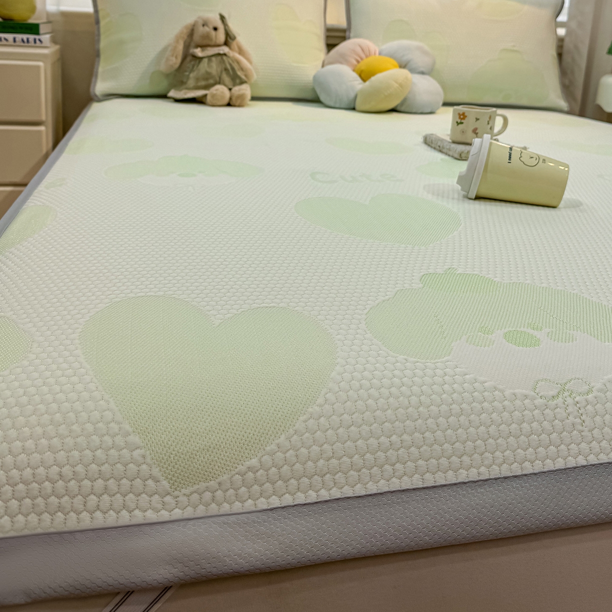 91家纺网 家纺一手货源 找家纺 眠势力 2026新款冰豆豆凉席三件套夏季冷感可机洗冰丝席软席子条席款 爱心狗-绿