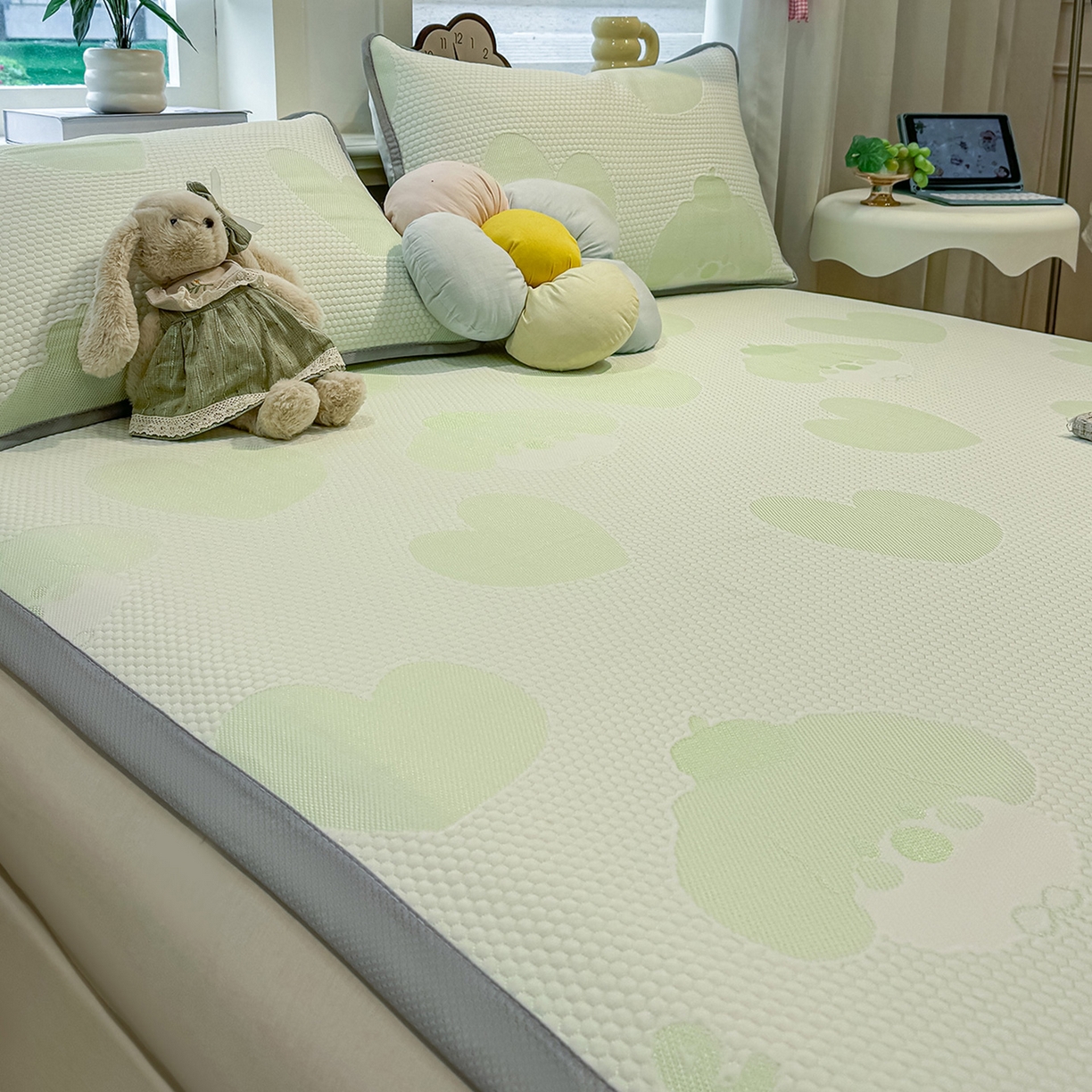 91家纺网 家纺一手货源 找家纺 眠势力 2026新款冰豆豆凉席三件套夏季冷感可机洗冰丝席软席子条席款 爱心狗-绿