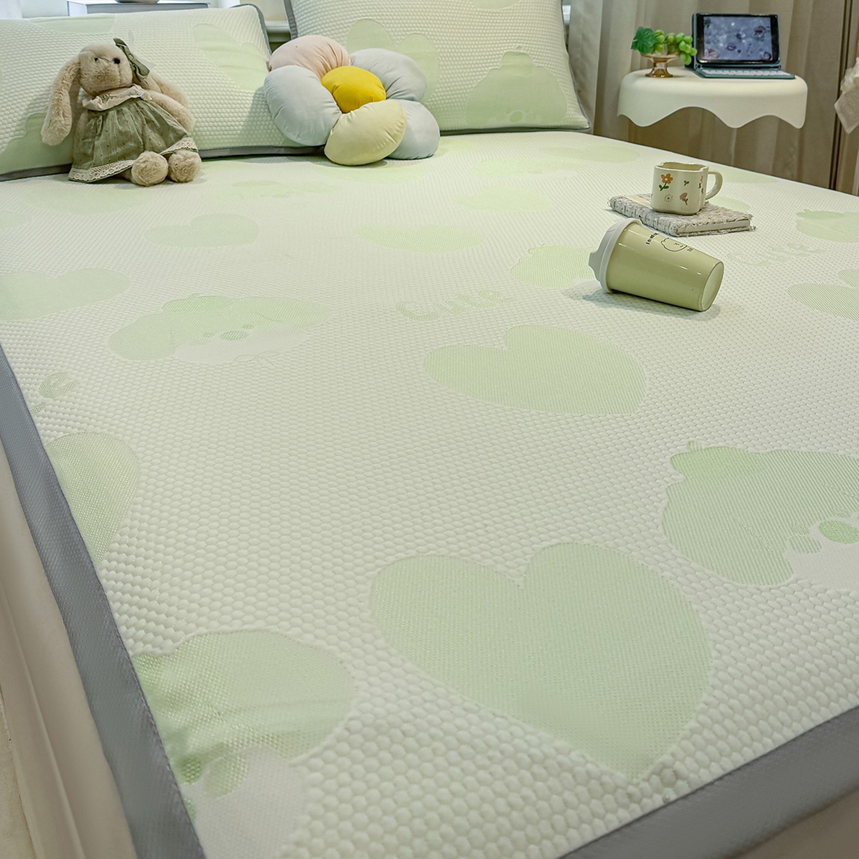 91家纺网 家纺一手货源 找家纺 眠势力 2026新款冰豆豆凉席三件套夏季冷感可机洗冰丝席软席子条席款 爱心狗-绿