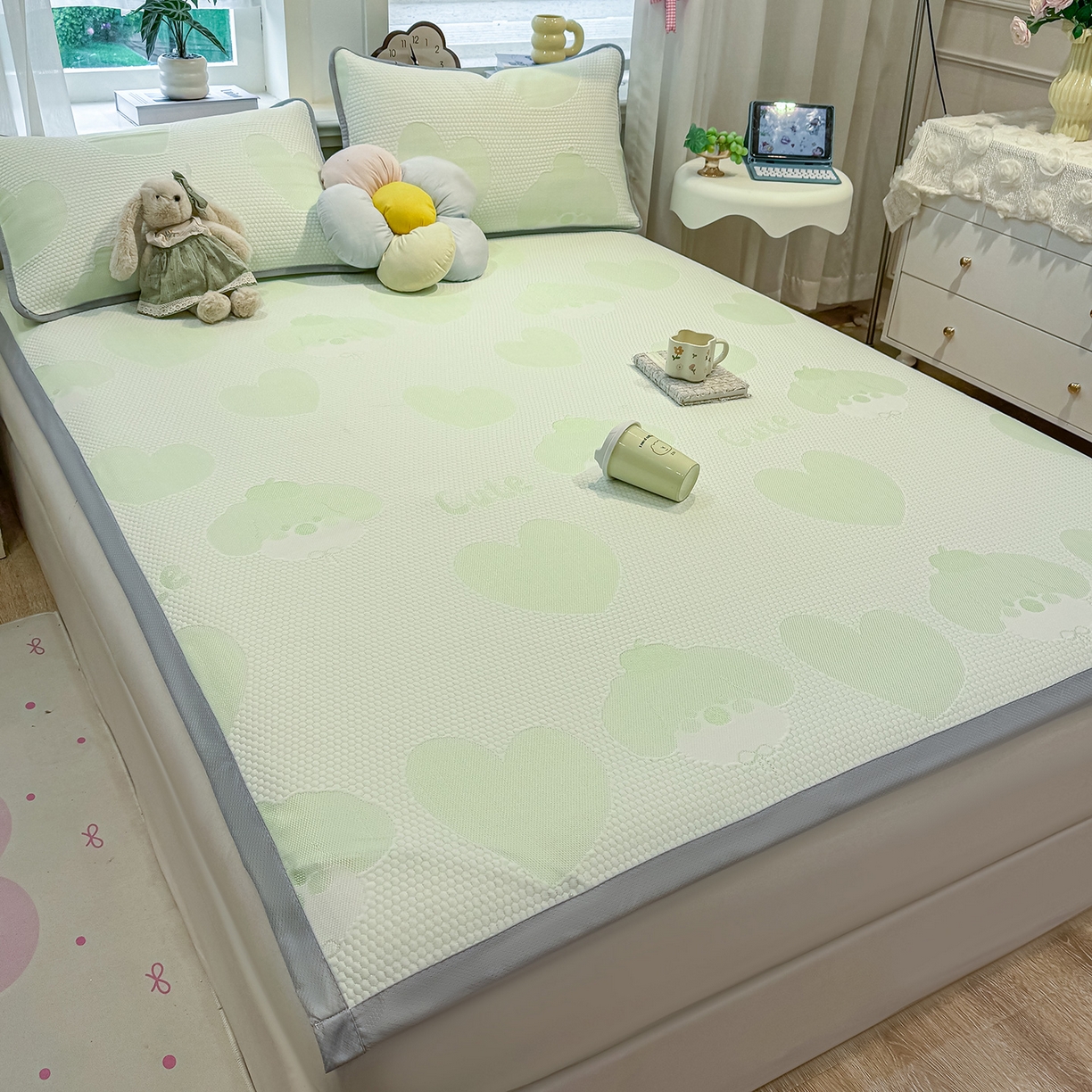 91家纺网 家纺一手货源 找家纺 眠势力 2026新款冰豆豆凉席三件套夏季冷感可机洗冰丝席软席子条席款 爱心狗-绿